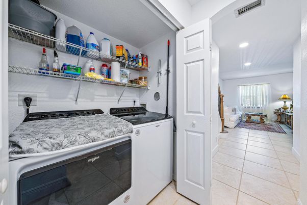 Interior, Kitchen, Recessed Lighting, Washer