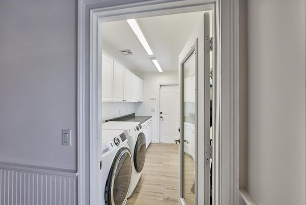 Interior, Washer, Wood Texture Flooring