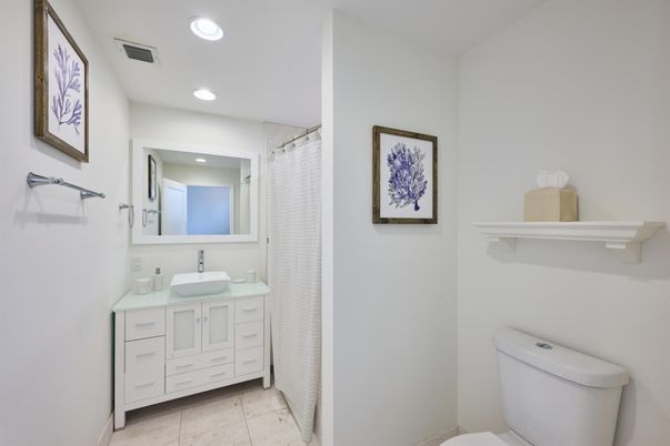Bathroom, Interior, Recessed Lighting