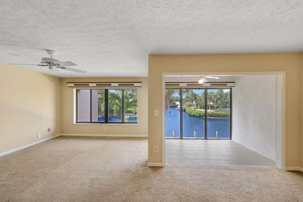 Empty room, Interior, Water