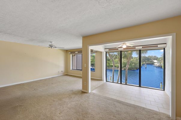 Empty room, Interior, Water