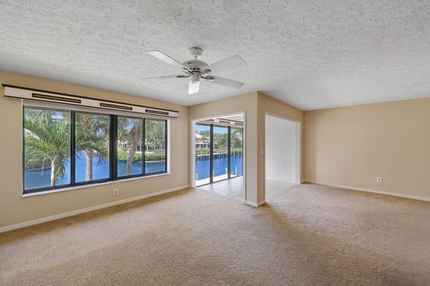 Empty room, Interior, Water