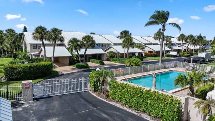 Exterior, Pool, Solar Panels
