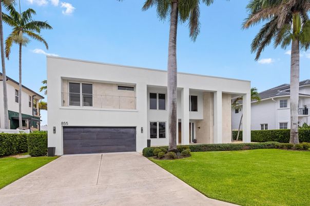 Attached, Exterior, Facade, Modern