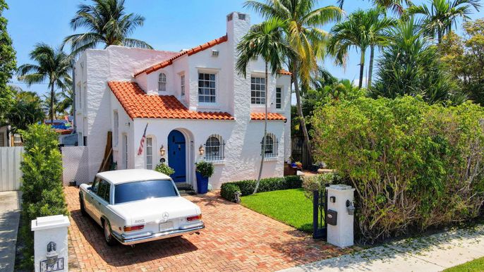Exterior, Facade, Spanish Mediterranean