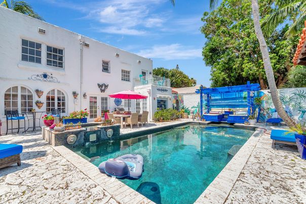 Exterior, Playground, Pool