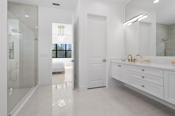Bathroom, Glass Shower, Interior, Pendant Lights, Recessed Lighting