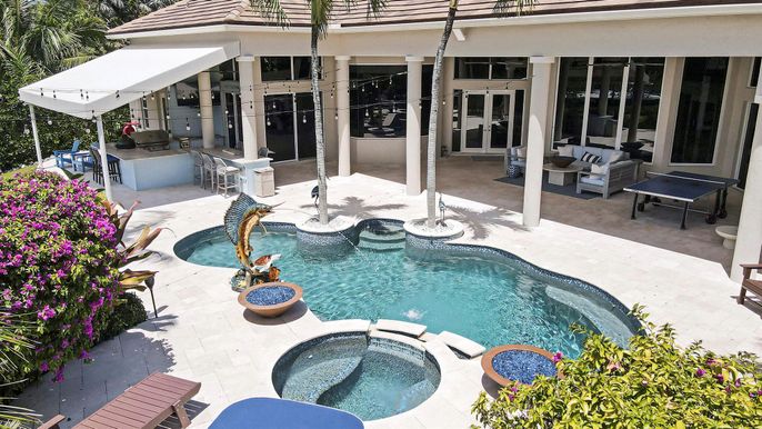Exterior, Pool