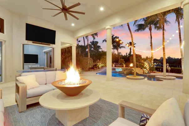 Exterior, Pool, Recessed Lighting
