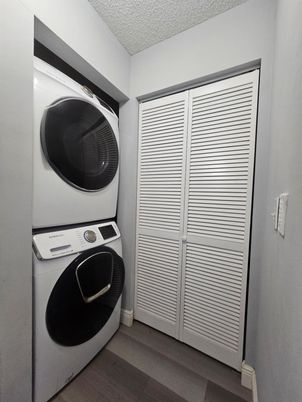 Interior, Utility Closets, Washer, Wood Texture Flooring