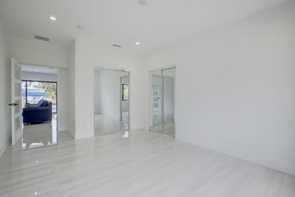 Empty room, Interior, Recessed Lighting