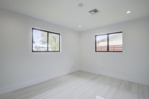 Empty room, Interior, Recessed Lighting