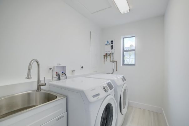 Interior, Washer, Wood Texture Flooring