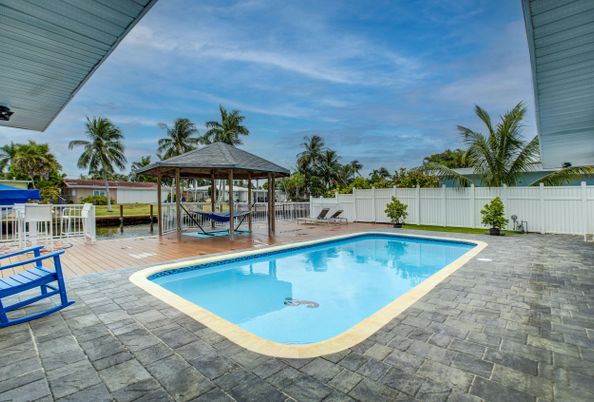 Exterior, Pool