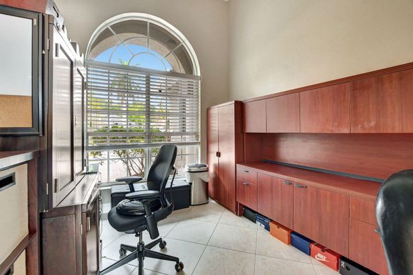 Home Office, Interior