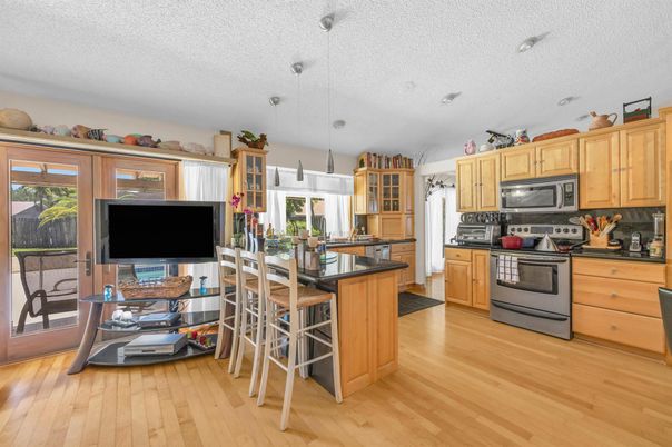 Dining room, Interior, Kitchen, Pendant Lights, Wood Texture Flooring