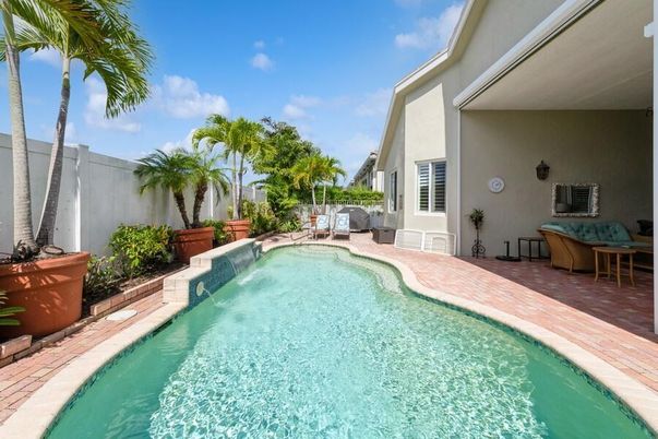 Exterior, Pool