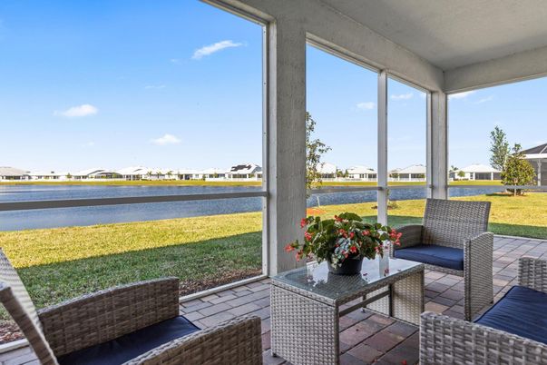 Exterior, Interior, Sun Room, Water