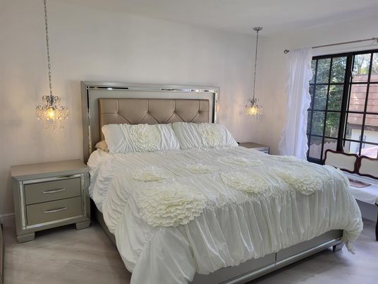 Bedroom, Interior, Pendant Lights