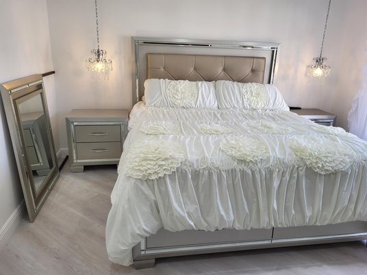 Bedroom, Interior, Pendant Lights, Wood Texture Flooring