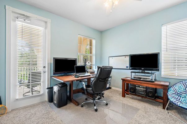 Home Office, Interior