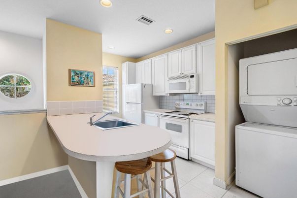 Interior, Kitchen, Recessed Lighting, Washer