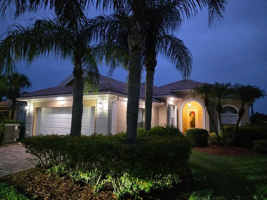 Attached, Exterior, Facade, Mediterranean