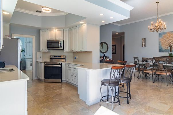 Chandelier, Dining room, Interior, Kitchen, Recessed Lighting, Stainless Steel Appliances