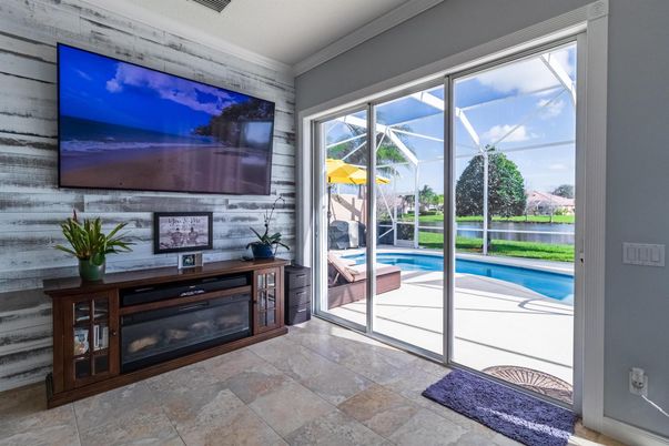 Interior, Sun Room, Water