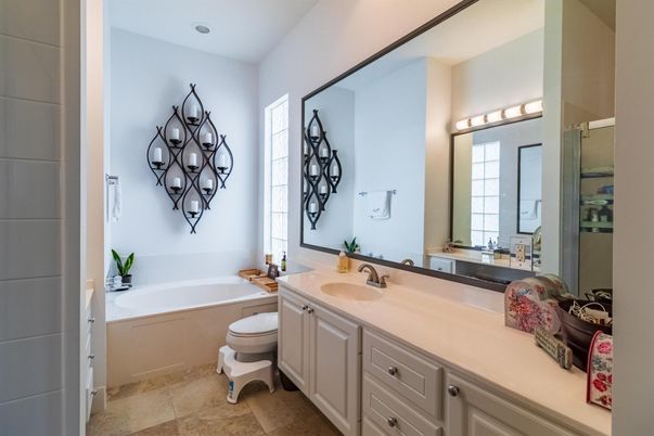 Bathroom, Dual Sink Vanities, Interior