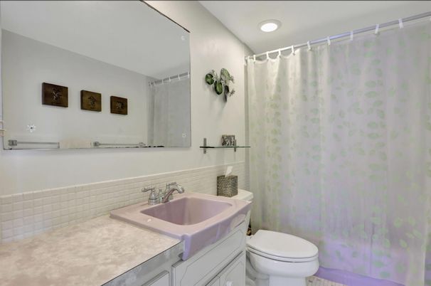 Bathroom, Interior, Recessed Lighting