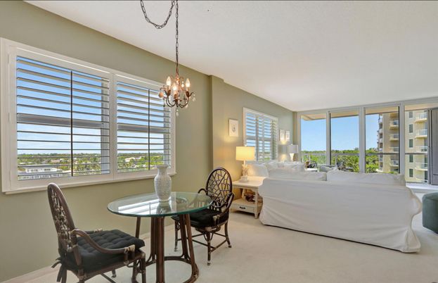 Chandelier, Interior, Living room