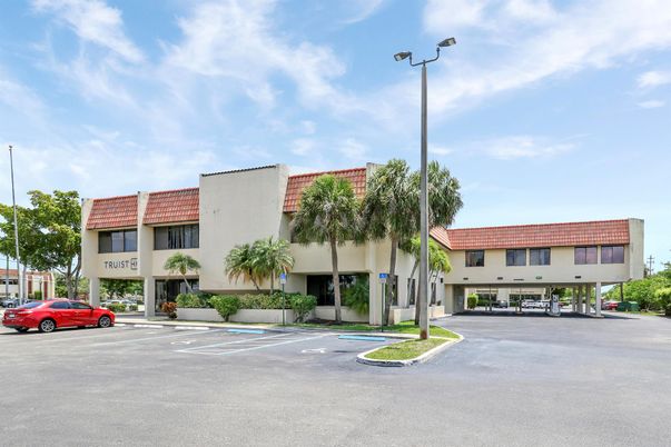 Exterior, Facade, Condo Building