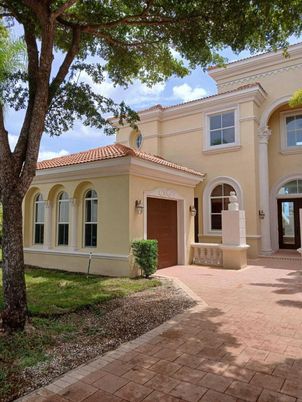Attached, Exterior, Facade, Mediterranean