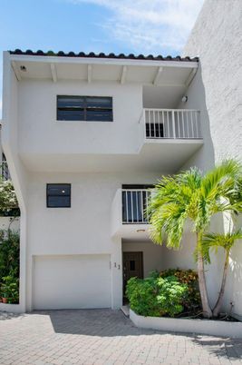 Attached, Exterior, Facade, Mediterranean