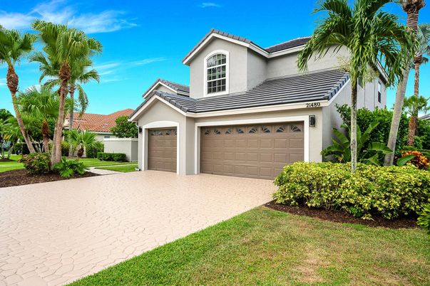 Attached, Exterior, Facade, Mediterranean