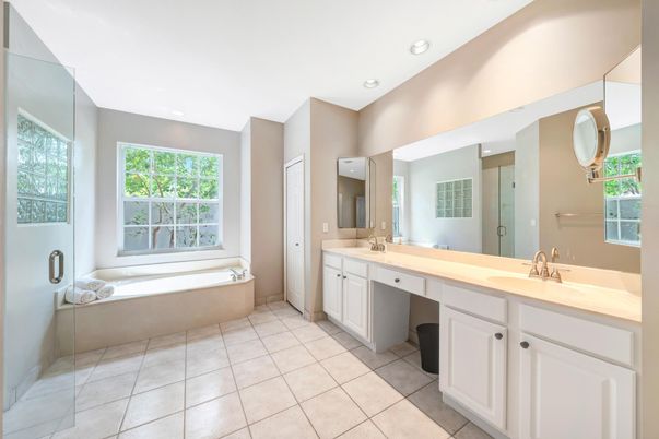Bathroom, Dual Sink Vanities, Interior, Recessed Lighting