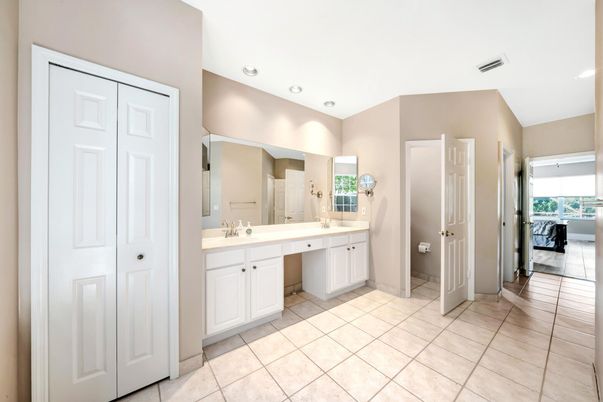 Bathroom, Dual Sink Vanities, Interior, Recessed Lighting