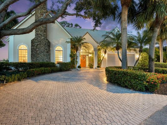 Attached, Exterior, Facade, Spanish Mediterranean
