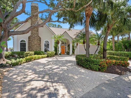 Exterior, Facade, Spanish Mediterranean