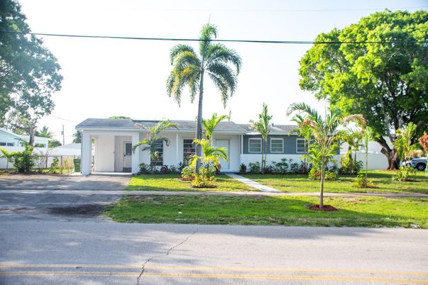 Exterior, Facade, Ranch