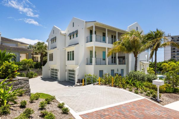 Attached, Exterior, Facade, Modern