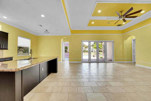 Empty room, Interior, Recessed Lighting