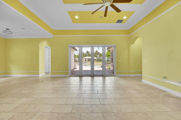 Empty room, Interior, Recessed Lighting