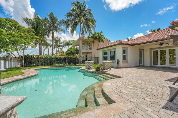 Exterior, Pool