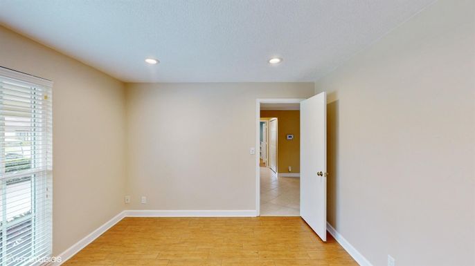 Empty room, Interior, Recessed Lighting, Wood Texture Flooring