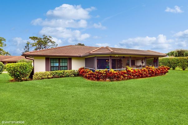 Backyard, Exterior, Facade, Ranch