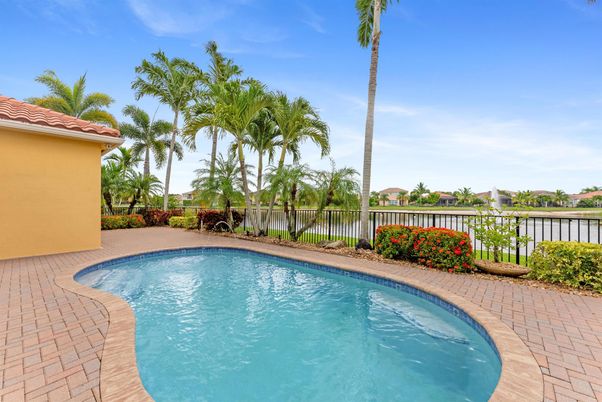 Exterior, Pool, Water