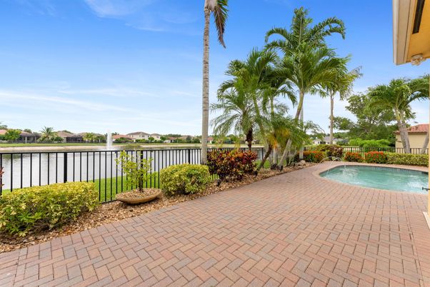 Exterior, Pool, Water