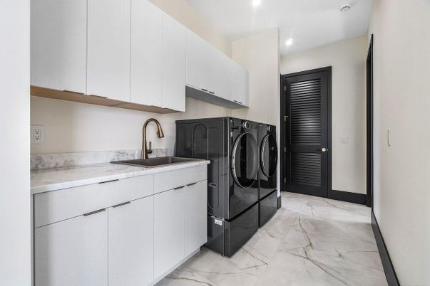 Interior, Marble, Recessed Lighting, Washer